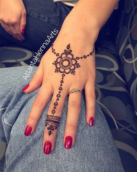 this is so cute! // by @atlantahennaarts . #henna #mehndi #hennadesigns ...