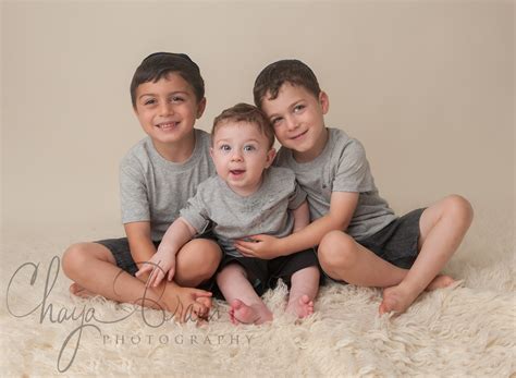 Family Photo Session - 3 Brothers - Chaya Braun Photography