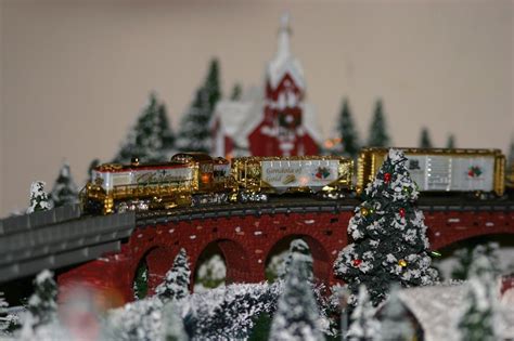 N scale silvered Christmas Train Set | Christmas train set, Model ...