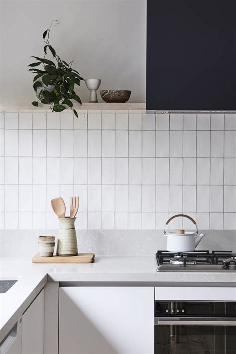 11 types of white kitchen splashback tiles: Best white tiles for your ...