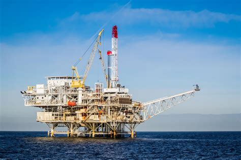 The 5 Different Types of Oil Rigs | Maritime & Offshore Workers Blog