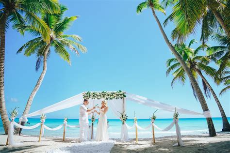 Snow-white official wedding on Saona island {Alexey and Marina ...