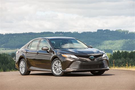 2018 Toyota Camry XLE Hybrid: Forget What You Think You Know About ...