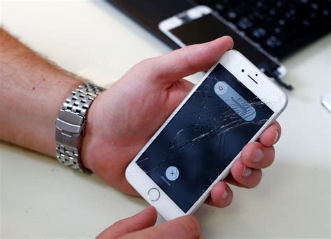 Apple making it easier to repair your cracked iPhone screen | IBTimes UK