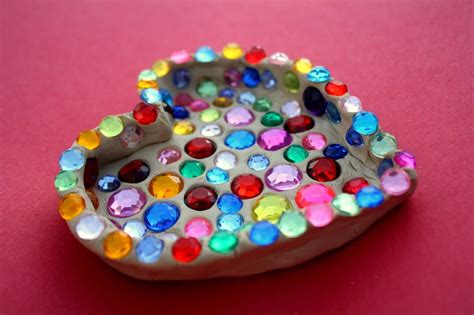 Free Fun in Austin: Fun Kid's Valentine Craft: Sparkle Heart Dish ...