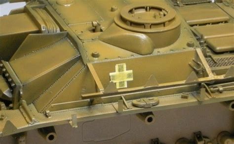 ARMOURED FIGHTING VEHICLE: StuG III Ausf.G 10.5cm. -Winter Camouflage