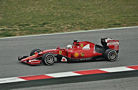 File:Sebastian Vettel-Ferrari 2015.JPG - Wikimedia Commons