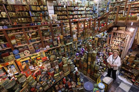 Belgian showcases collection of 60,000 antique tin boxes | Daily Sabah