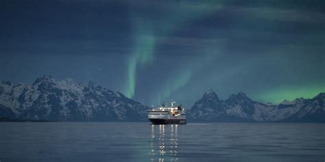 See the northern lights with Hurtigruten | Arctic Norway cruise