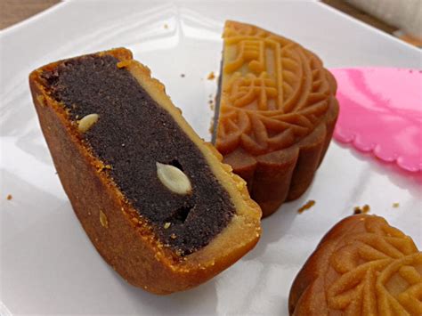 Making A Traditional Chinese Red Bean Mooncake – Classic Flavour ...