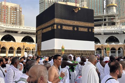 Massive crowds circle Kaaba as hajj begins in Saudi heat