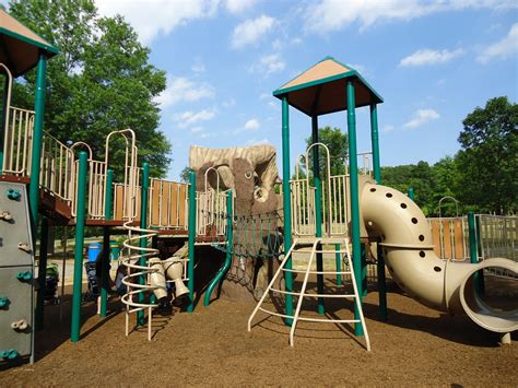 File:Childrens outdoor play equipment in park.jpg - Wikimedia Commons