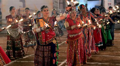 Covid shadow over big-ticket garba events in Mumbai, artistes ...