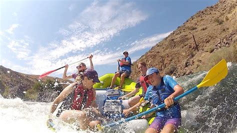 A wet day in Maupin Oregon - Whitewater rafting on the Deschutes (4,250 ...