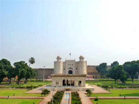 Lahore Fort Pakistan | Definitive guide for travellers - Odyssey Traveller