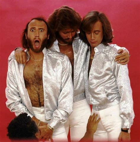 Hummmm???? | Barry gibb, Singer, Bee gees