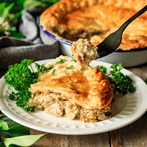 Chicken and Leek Pie Recipe - Savor the Flavour