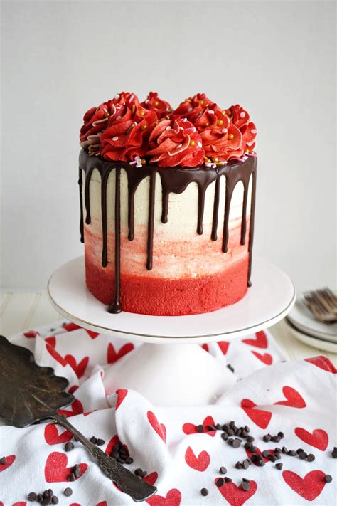 vegan red velvet chocolate chip layer cake | The Baking Fairy