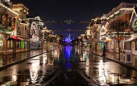 By the Numbers: Holidays on Main Street, U.S.A., at Disneyland Park ...