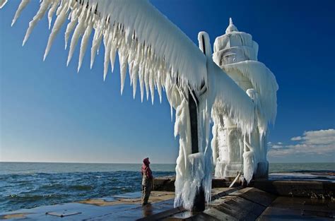 9 Most Beautiful Ice Formations In Michigan