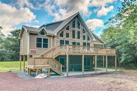 7 Bed Luxury Cabins in Poconos | Book a Poconos Getaways Weekend!