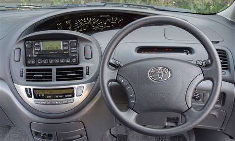 Previa Interior (2000 - 2006) - Toyota Media Site