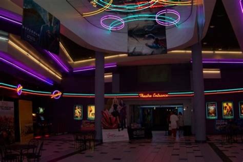 Regal Elmwood Center 16 | Buffalo Movie Theaters