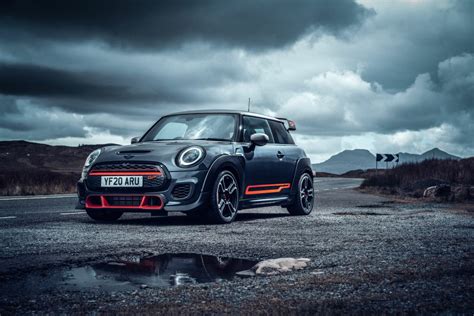 Video: MINI JCW GP takes on Type-R, i30 N and Focus ST in drag race