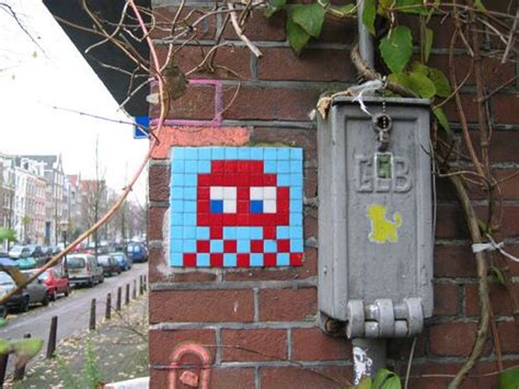 Space invader mosaic graffiti amsterdam | Street art, Space invaders ...