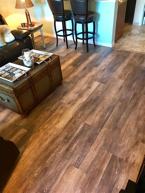 Vinyl Flooring Trends: 4+ Hot Vinyl Flooring Ideas [2018] - Inda Homes ...