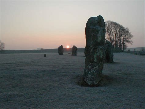 winter solstice sunrise at Avebury - Imaging - Lunar - Stargazers Lounge