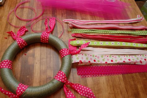 Maddyson's Lane: Ribbon Wreath~DIY