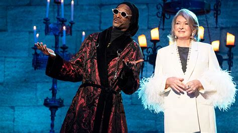 Snoop Dogg & Martha Stewart Show Off Costumes In Halloween Countdown ...