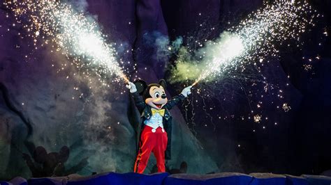 A Fantastic Guide to Fantasmic! at Disney World - Park Savers