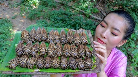 Cooking Technique: Making Spicy Giant Water Bug Paste in My Village ...