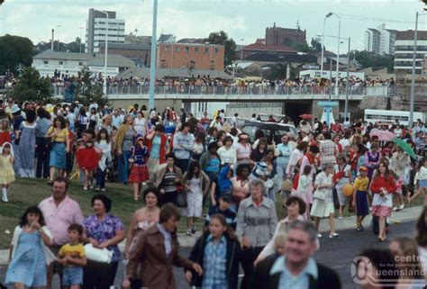 Warana festival and its audience, Brisbane CBD | Queensland Places