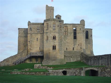 File:Warkworth Castle -Northumberland-29Nov2008.jpg