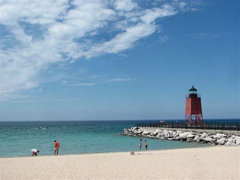 15 Best Beaches in Michigan to Cool off - Flavorverse