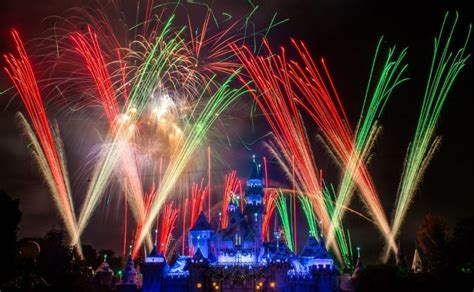 When Does Disneyland Decorate for Christmas? - Pixie Dust and Passports