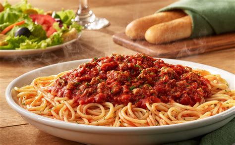 Spaghetti with Meat Sauce | Lunch & Dinner Menu | Olive Garden Italian ...