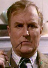 Siegfried Farnon - Robert Hardy I do that to my glasses!!