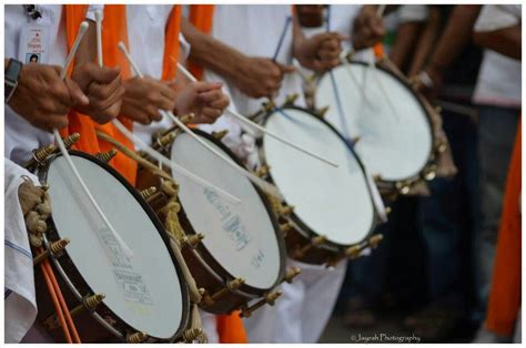 ปักพินโดย Akshay Kendurkar ใน Dhol tasha