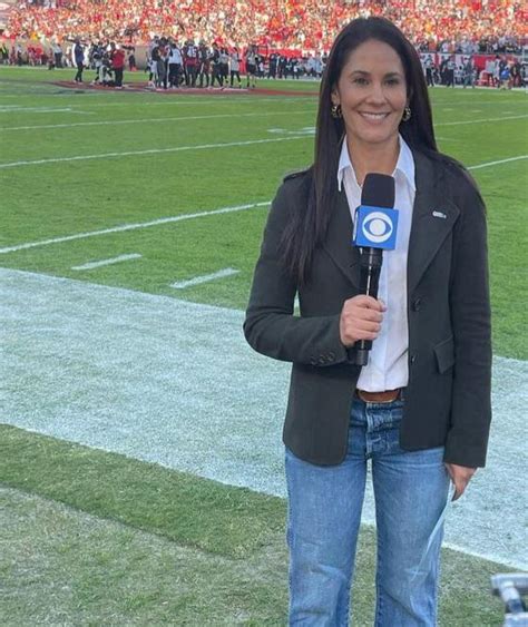 Tracy Wolfson CBS Sports (12/18/2022) : r/hot_reporters