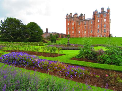 Drumlanrig Castle