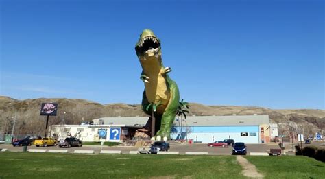 Drumheller's Dinosaurs and Other Giant Alberta Roadside Attractions in ...