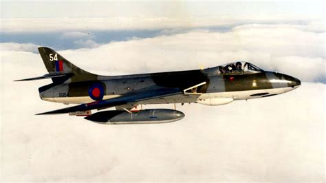 Meet Britain's First Jet Fighter - The Hawker Hunter (With images ...