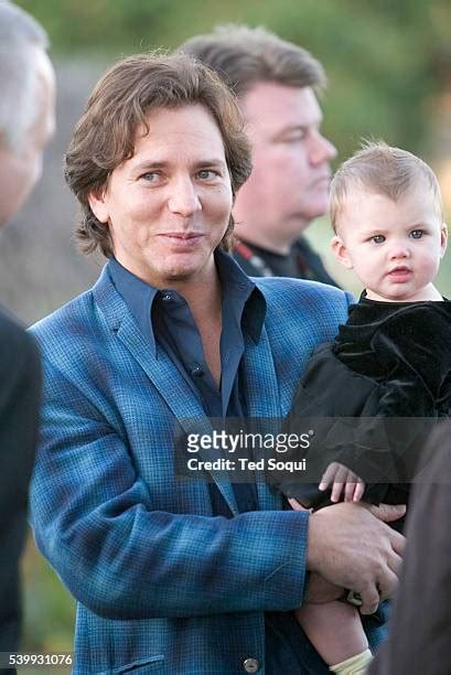 Eddie Vedder Daughter Photos and Premium High Res Pictures - Getty Images