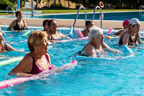 Water Aerobics & Pool Exercises For Seniors - Aston Gardens