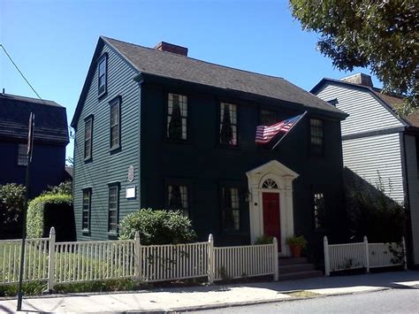 Colonial home | Colonial house, House styles, Newport rhode island