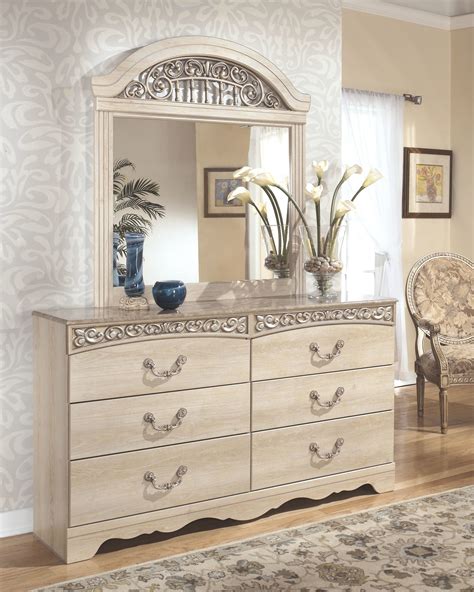 Catalina - Antique White - Dresser & Mirror - EZ Furniture Sales & Leasing